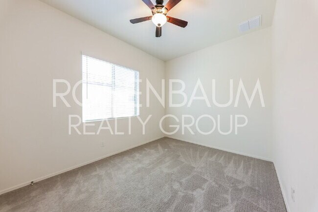 Building Photo - Stunning 4-bedrooms, 3-baths home in the h...