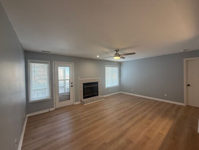 Building Photo - Well-Maintained Beachside Condo Near Shore Drive *ASK ABOUT OUR ZERO DEPOSIT*