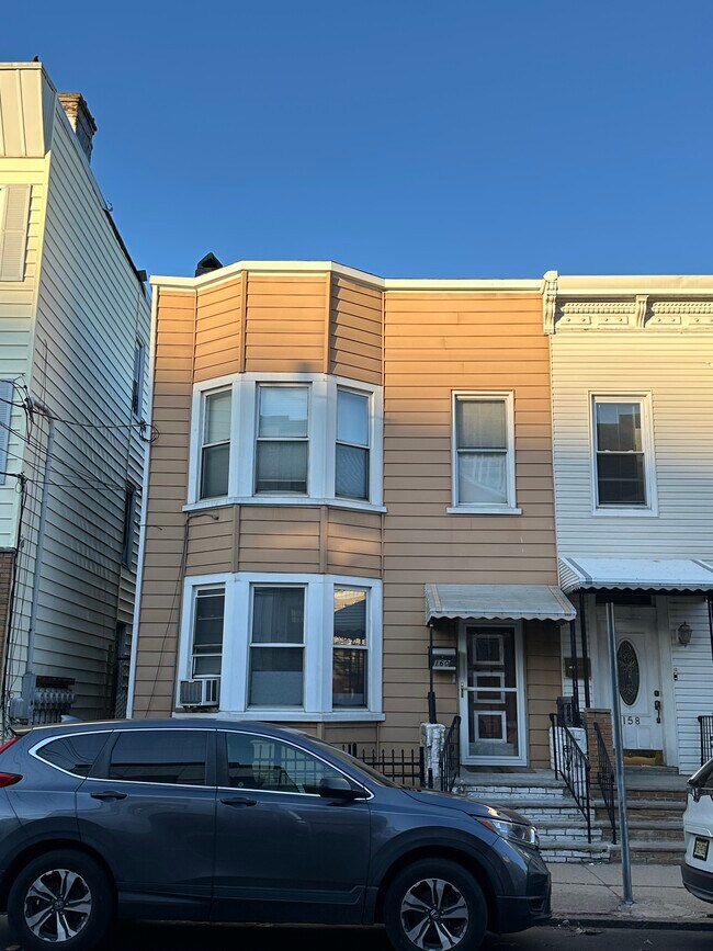 Building Photo - 160 Hopkins Ave