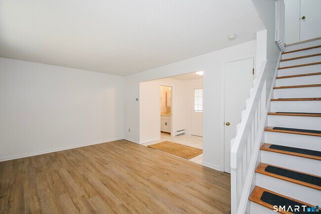 Building Photo - 421 Emmett St