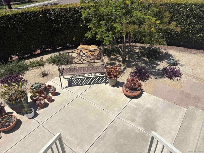 Building Photo - 4735 Lomitas Dr