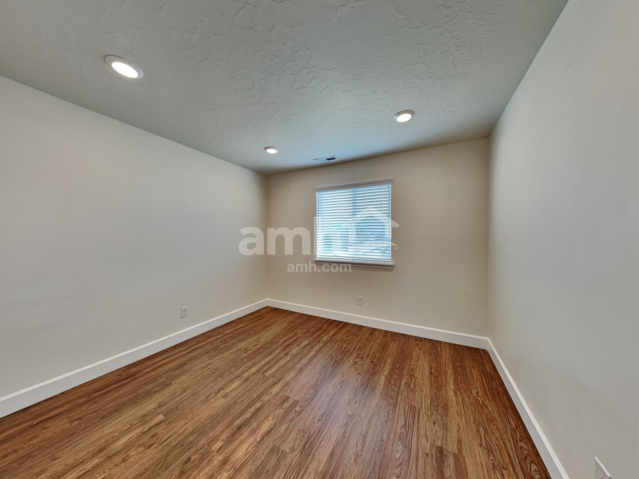 Building Photo - 1077 W 850 S