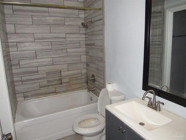 Building Photo - 7804 Oak Forest Dr
