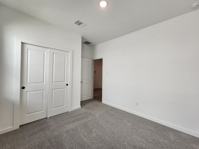 Building Photo - 21226 Blue Blf Dr