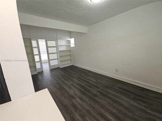 Building Photo - 7435 Byron Ave