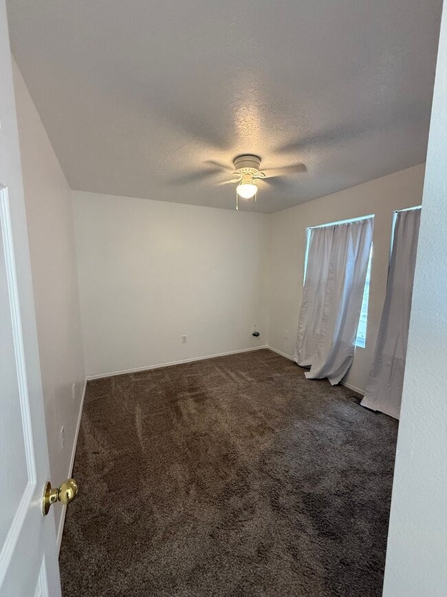 Building Photo - 3 Bed 2.5 Bath Paradise Heights