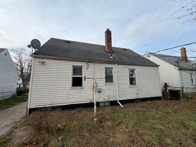 Building Photo - For Lease: Totally updated 3 Bedroom 1 Bath Welcome Section 8