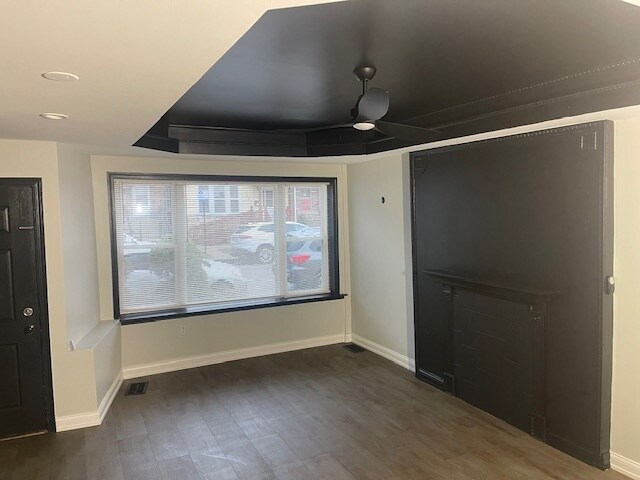 Building Photo - 2438 W 45th Pl