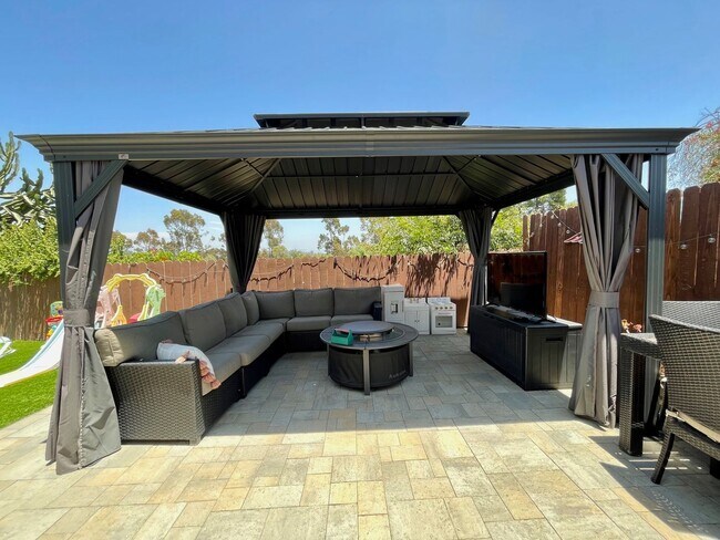 Building Photo - Gorgeous Mid century Modern home in San Ca...
