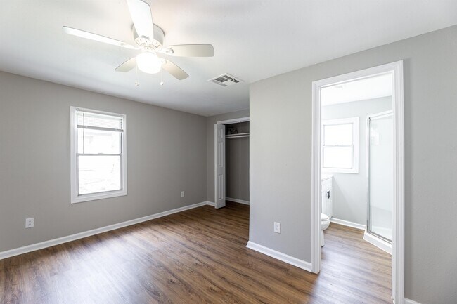 Building Photo - 1505 Brazos St