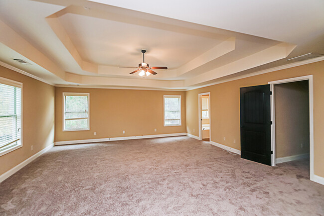 Building Photo - Fantastic Opportunity 5 Bedroom  3 Bath Ho...