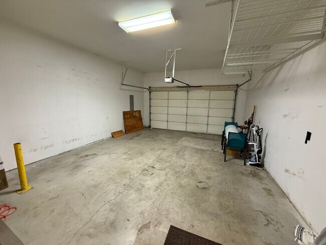 Building Photo - 2 Bedroom Townhouse For Rent In White Salmon