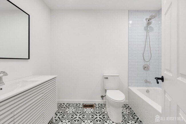 Building Photo - 29A Hillsborough Dr