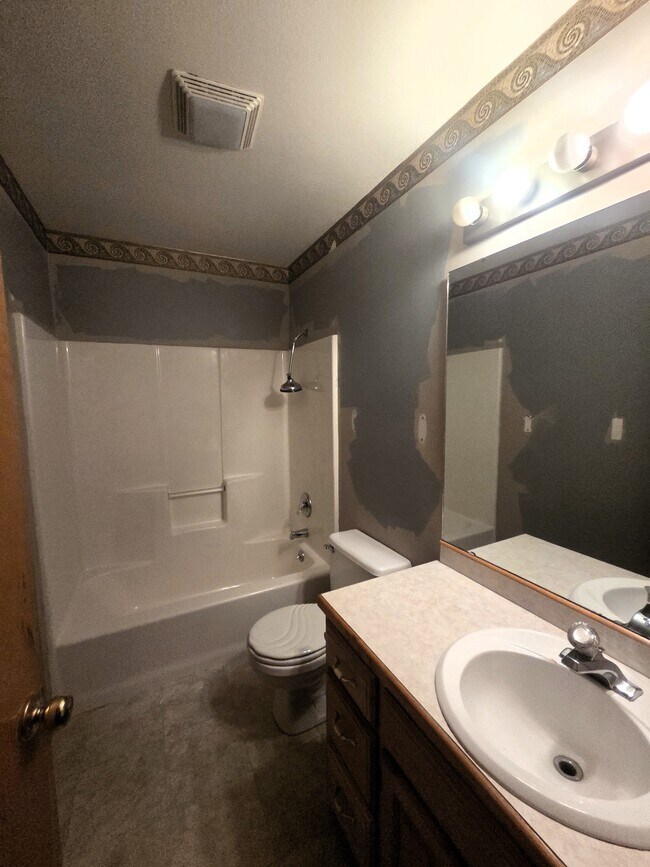 Building Photo - 714 Foxx Dr