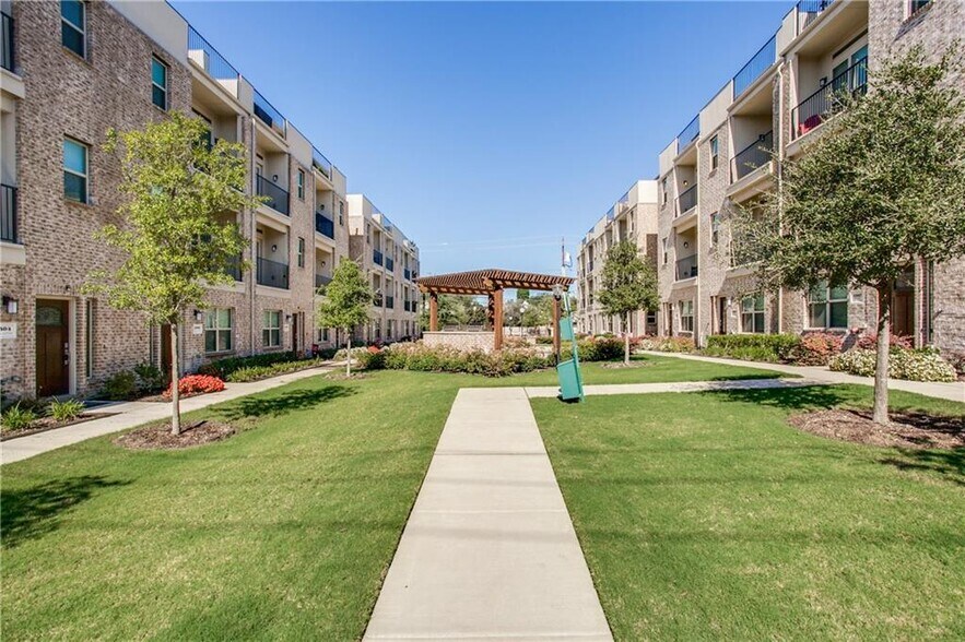 Building Photo - 1310 Rancho Mirage Dr