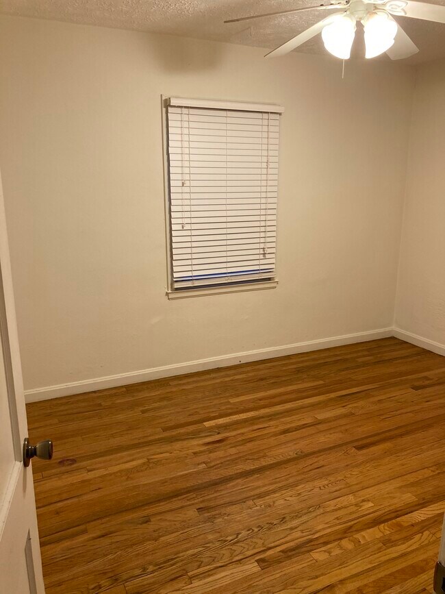 Building Photo - 585 Brittain Rd