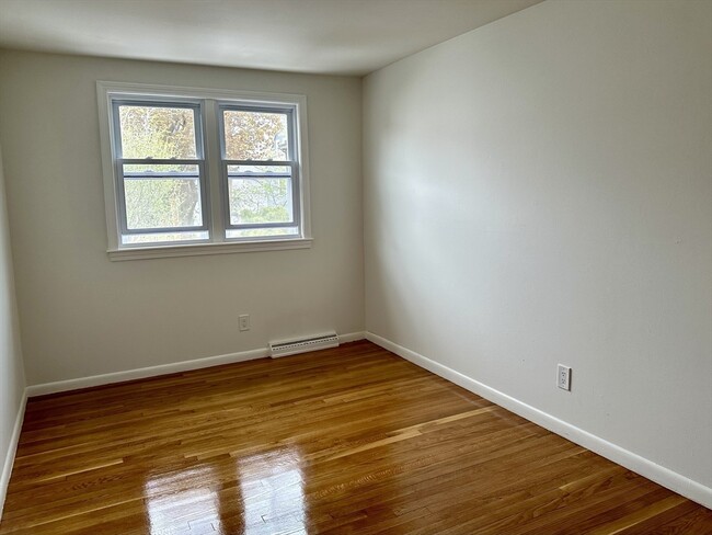 Building Photo - 27 Griggs Pl