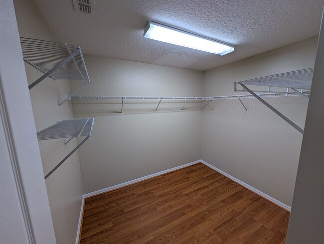 Building Photo - BEAUTIFUL 4 Bed 2.5 Bath Home For Rent in ...