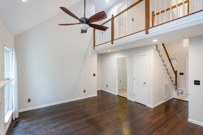 Building Photo - 105 Redbud Dr