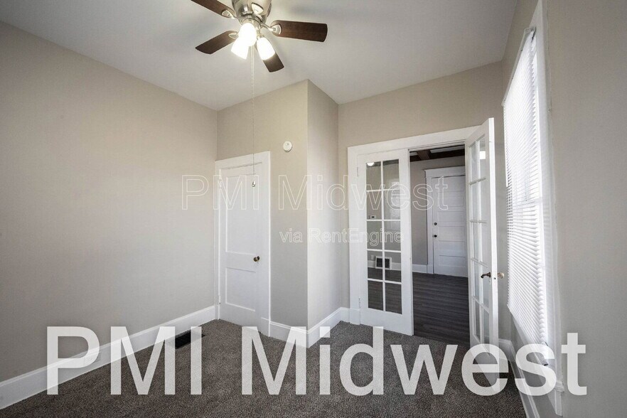 Building Photo - 125 E 17th St