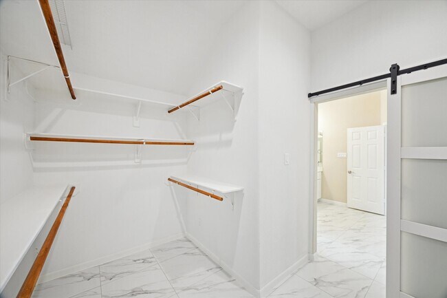Building Photo - 416 Twin Timbers Ln