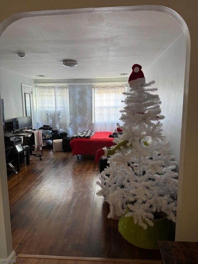 Building Photo - 723 Thomas St