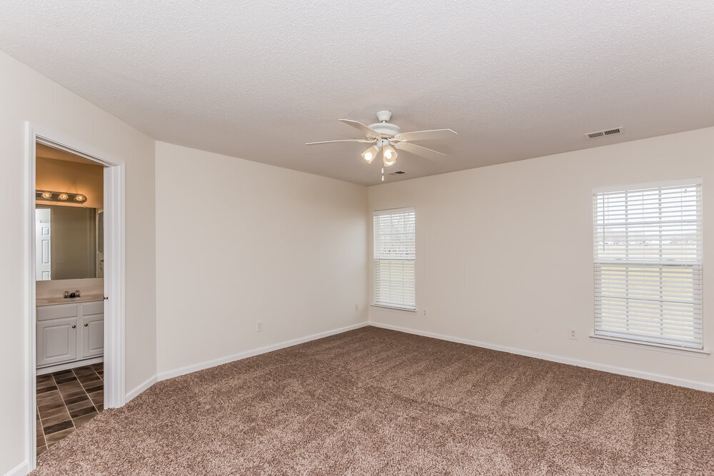 Building Photo - 1036 Meadowbrook Ln SW