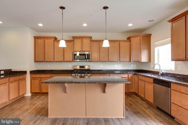 Building Photo - 1022 Linden Dr