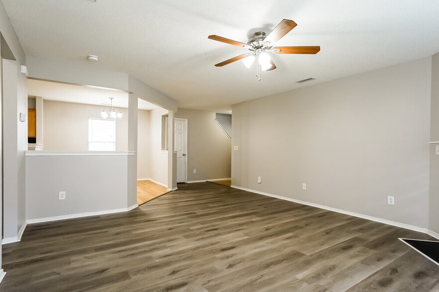 Building Photo - 3129 Varcroft Rd