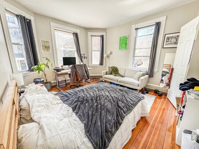 Building Photo - 589 Franklin St