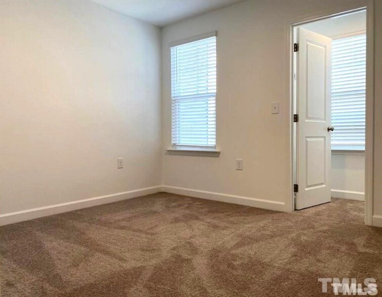 Building Photo - 135 Orvis Dr