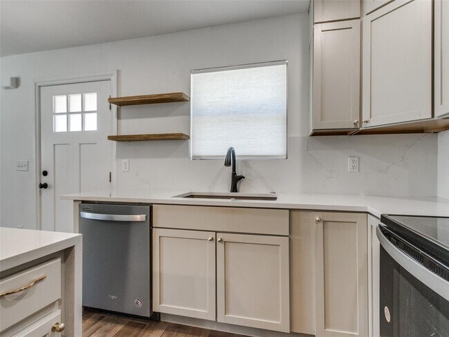 Building Photo - 4101 N Hammond Ave