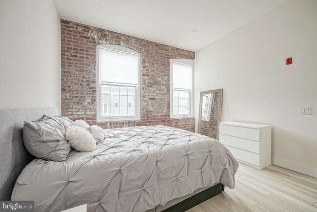 Building Photo - 1508 N Mascher St