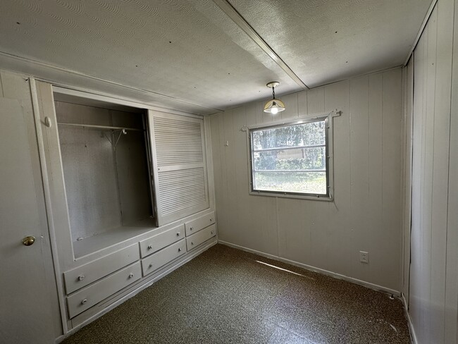 Building Photo - 817 Parks St