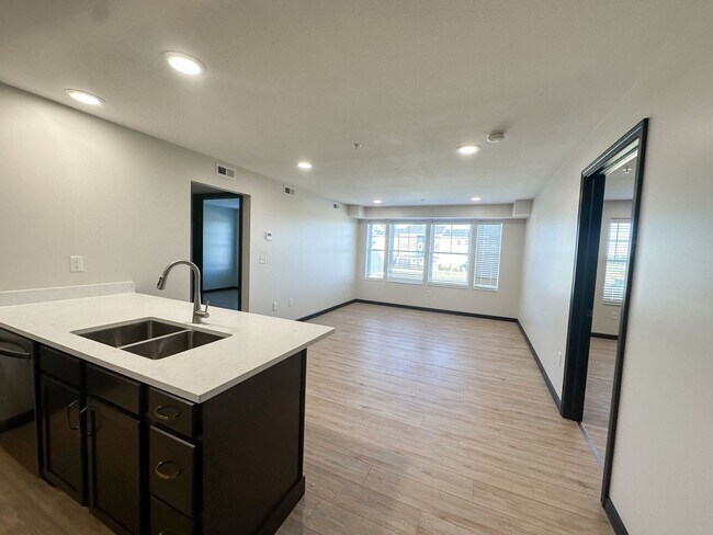 Building Photo - New! Beautiful 2 Bed, 1.5 Bath Apartment i...