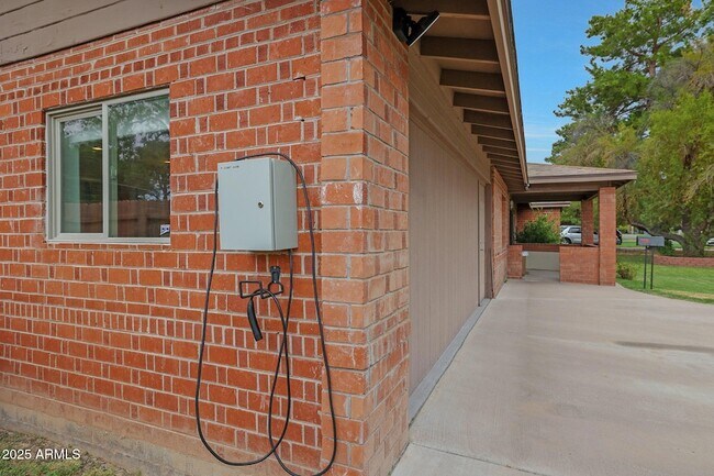 Building Photo - 2226 E Fairmount Ave