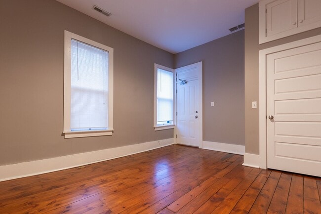 Building Photo - 204 N Columbus St