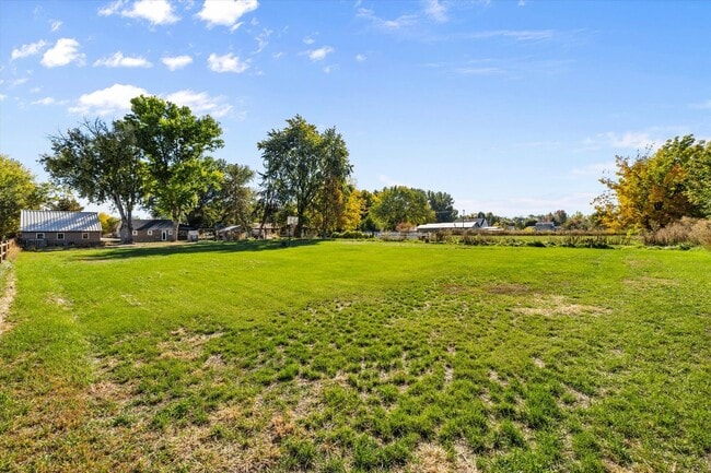 Building Photo - Charming Country Home on 1 Acre – 2 Bed, 1...
