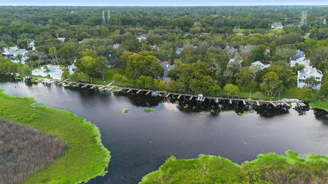 Building Photo - River Enthusiastics