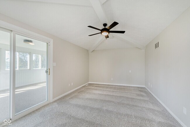 Building Photo - 3037 Golfview Dr