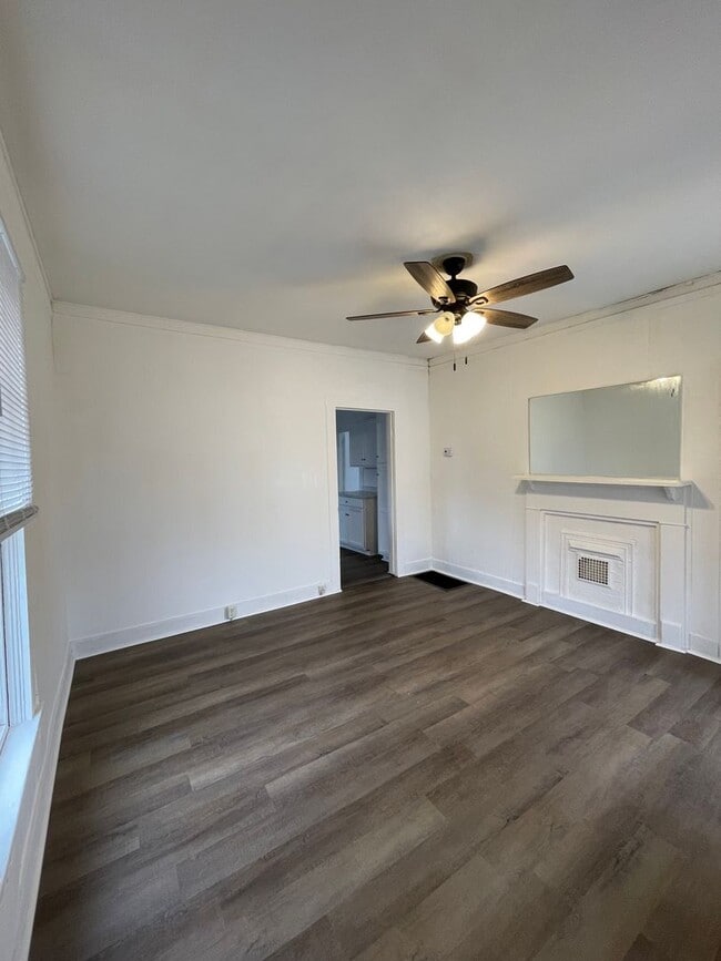 Building Photo - Charming, Two bedroom, One bathroom house in Columbia!