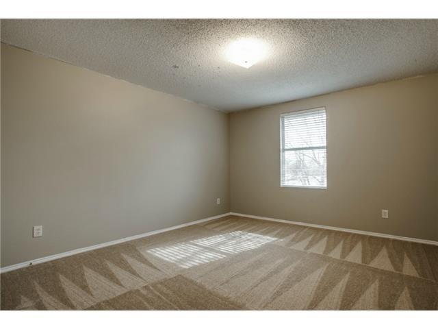 Building Photo - 2937 Jamestown Dr