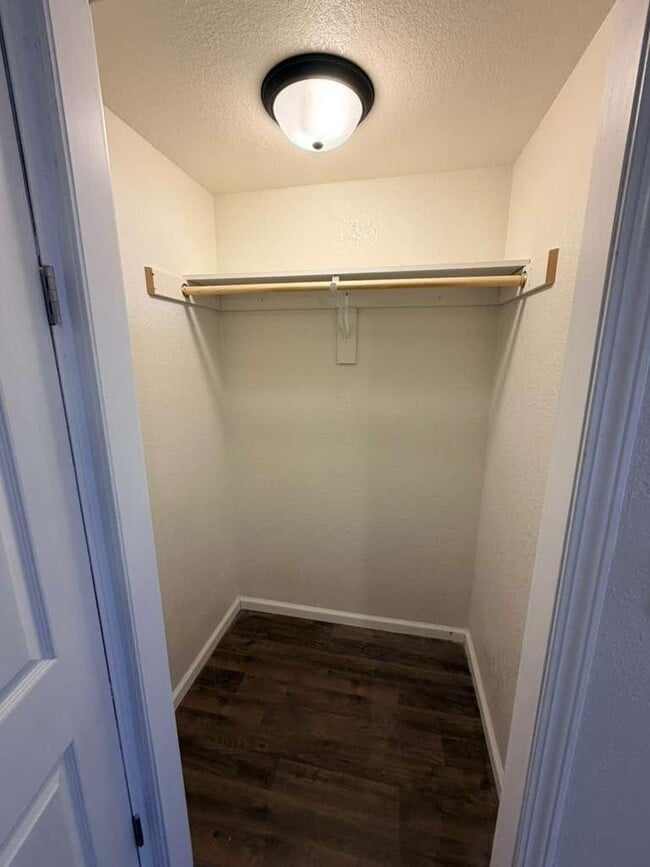 Building Photo - 651 W Bruce St