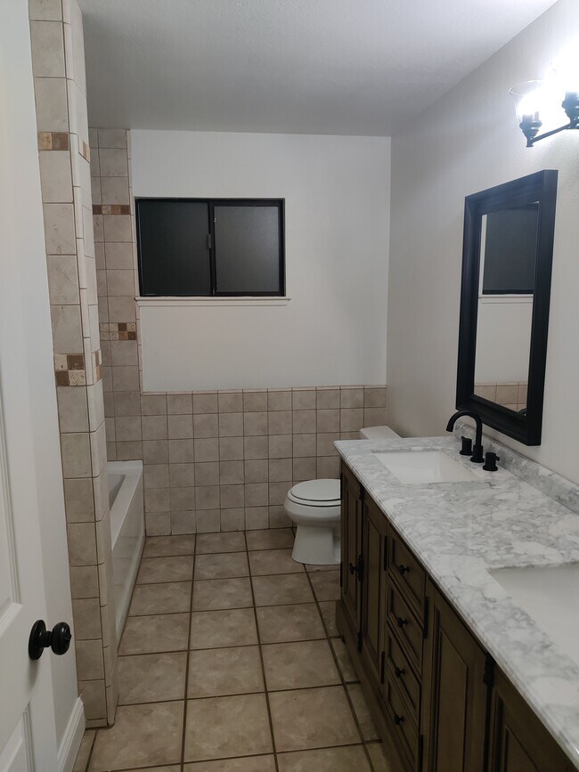 Building Photo - 1097 North Point Dr
