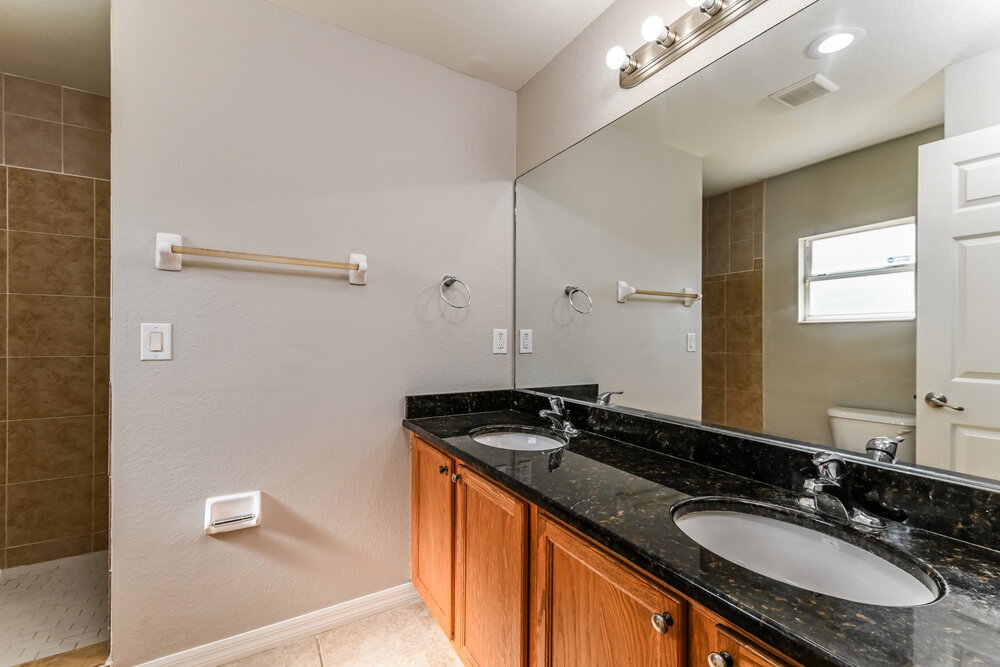 Building Photo - 917 Hillcrest Ave