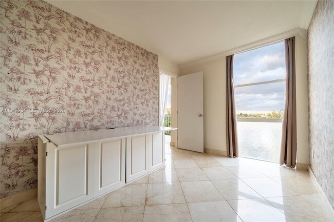 Building Photo - 2350 NE 135th St