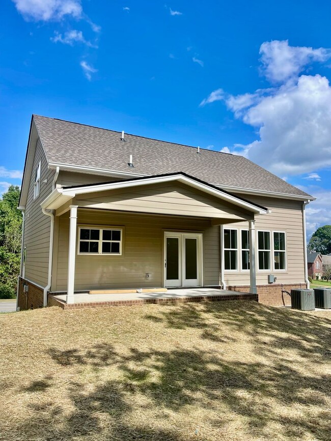 Building Photo - Brand New Home in Sugar Valley.