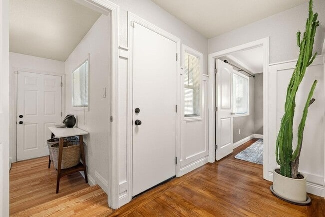 Building Photo - Welcome to this stunning 4-bedroom, 2-bath...