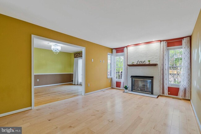 Building Photo - 4638 Luxberry Dr