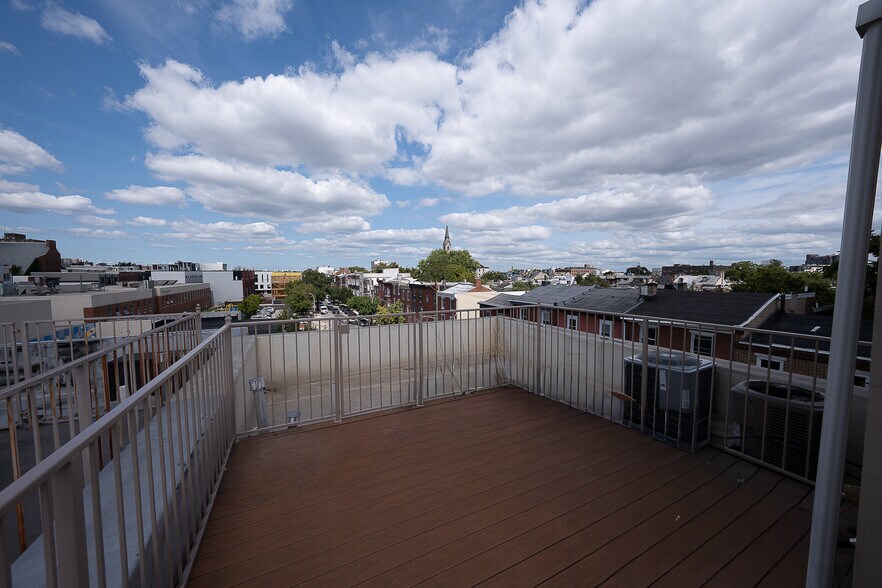 Building Photo - 601 Poplar St